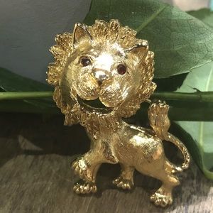 VTG MONET Goldtone Lion Costume Brooch